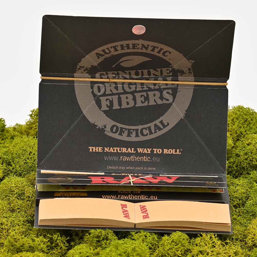 RAW Artesano Black Kingsize Slim Papers | mit Schale, Poker & Tips!