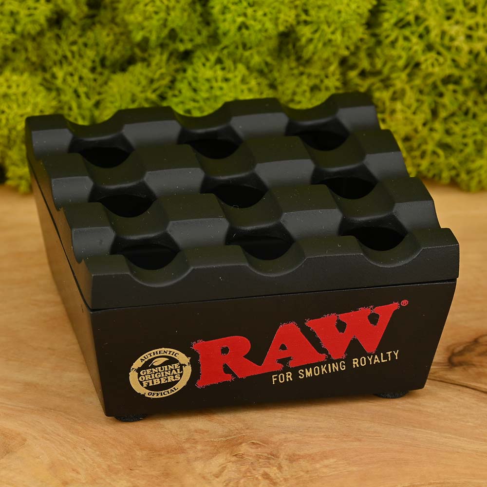 RAW Regal Aschenbecher aus Metall in schwarz
