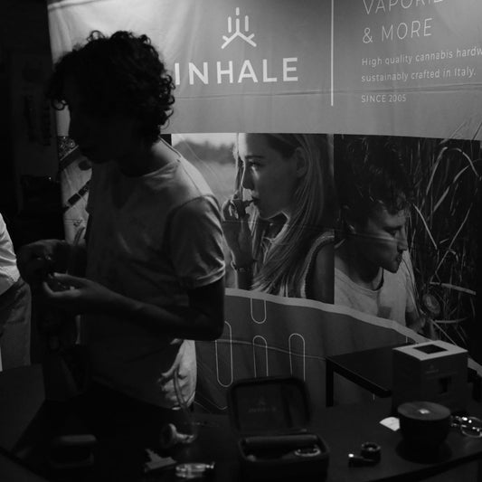 inhale-vapman-click-classic-padouk-pure-kirschholz-mechanischer-vaporizer-ohne-akku-jet-feuerzeug-anleitung-headshop-Johnnys-Headshop