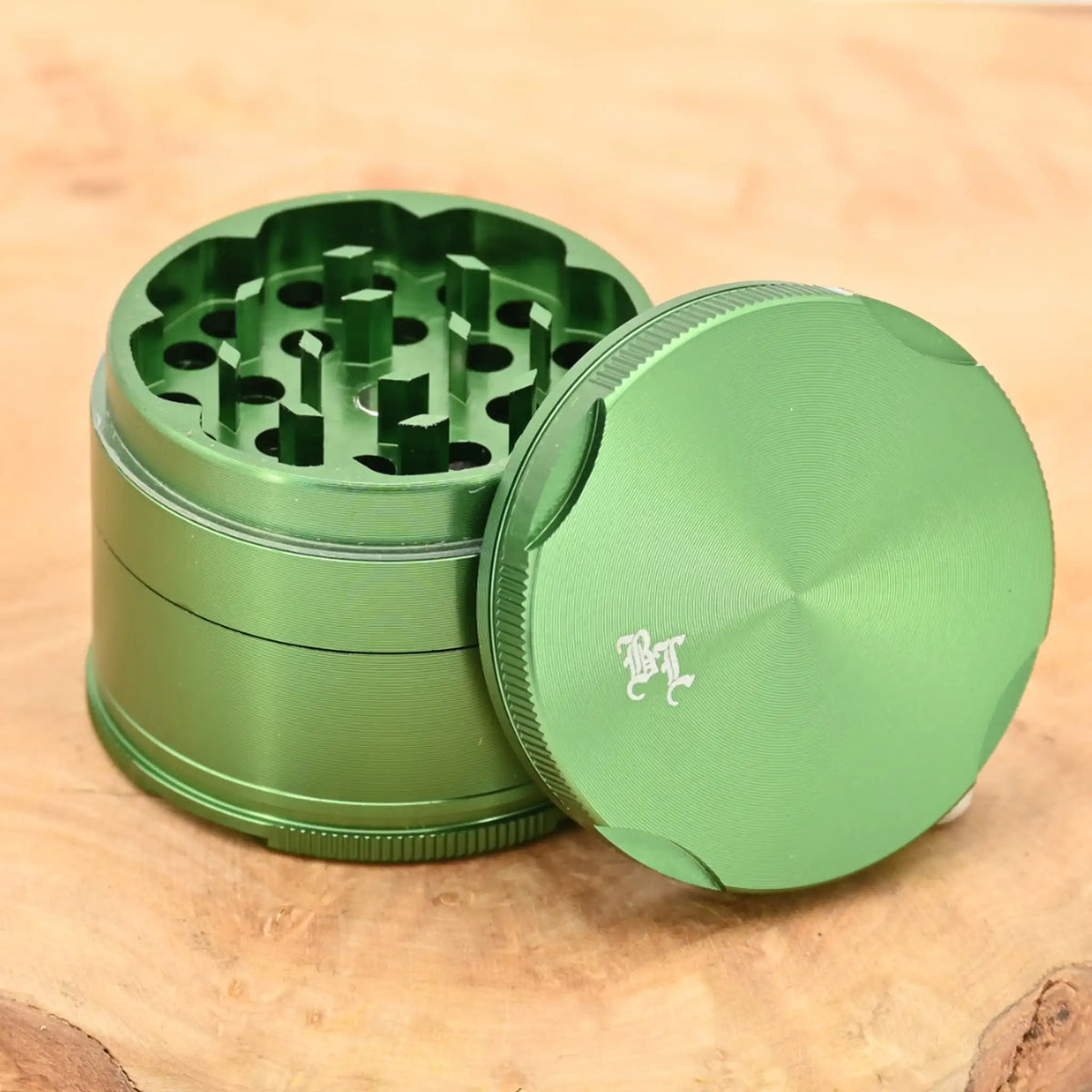 Black-Leaf-New-Edge-Grinder-Dunkelgruen-Aluminium-Alu-Grinder-Kraeutermuehle-Cannabis-Grinder-Vertrauenswuerdiger-Headshop-Johnnys-Headshop