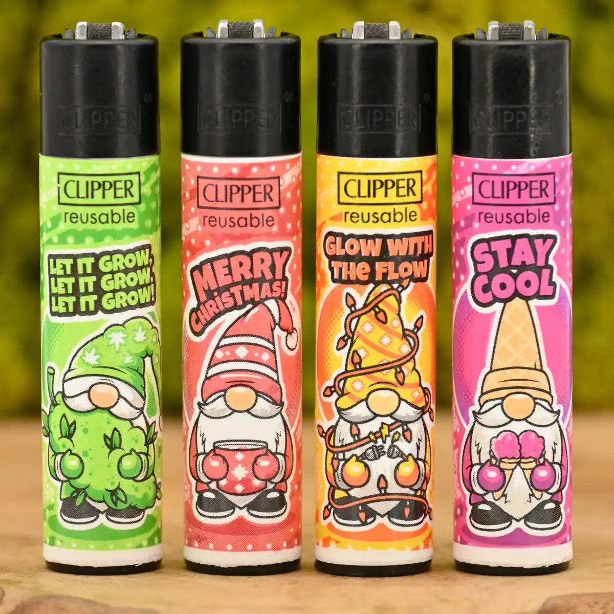 Clipper-Wichtel-4er-Set-Merry-Christmas-Clipper-Kult-Feuerzeug-Weihnachts-Feuerzeug-Vertrauenswuerdiger-Headshop-Johnnys-Headshop
