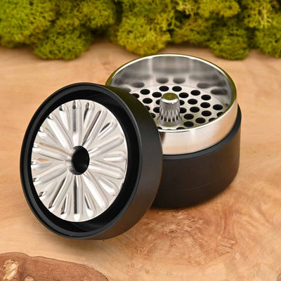 flower_mill_next_gen_grinder_edelstahl_2_5_zoll_detailansicht_grinder_crusher_edelstahl_muehle_kaufen_headshop_Johnnys_Headshop