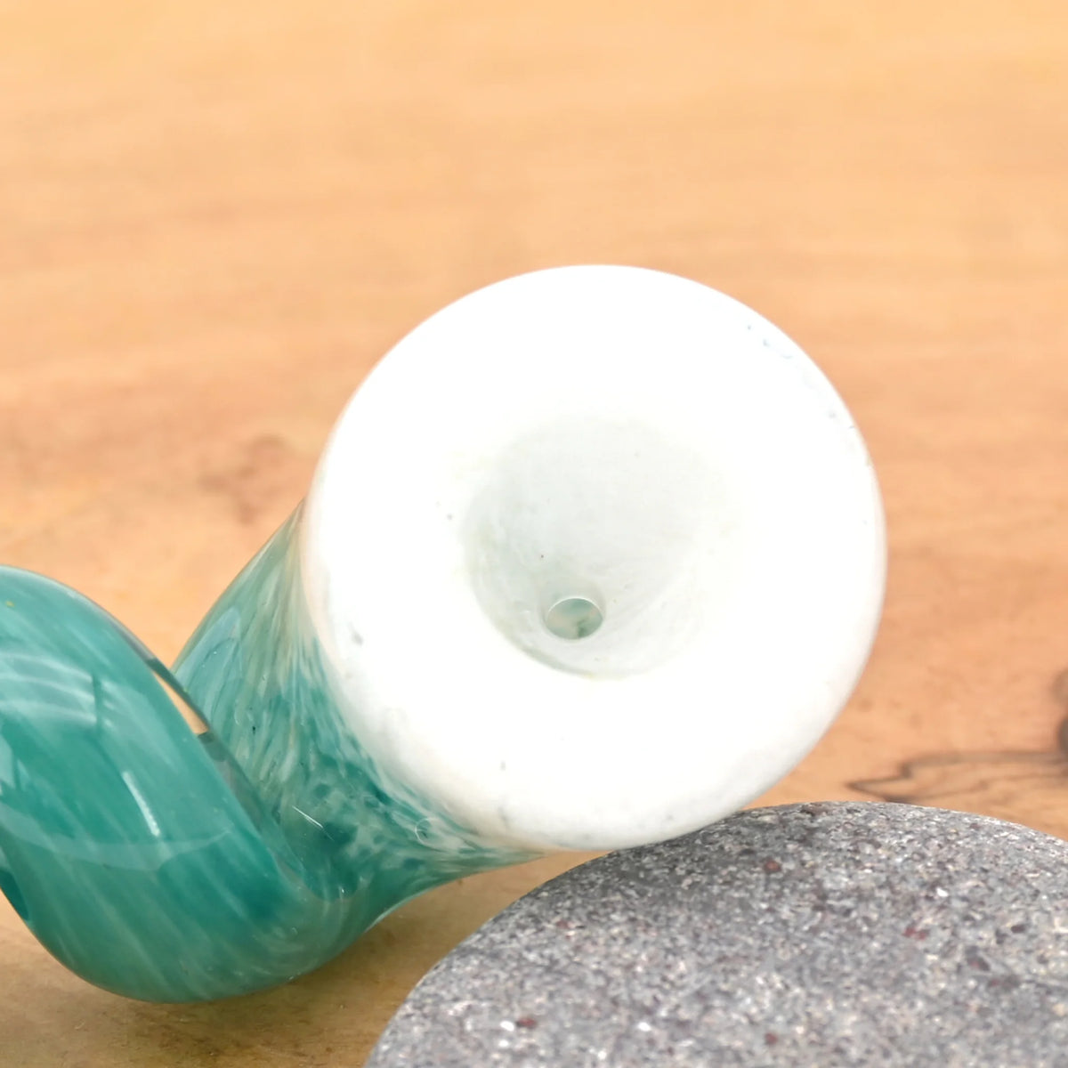 Human-Grade-Glaspfeife-Spirale-Handpfeife-Glas-fuer-unterwegs-mit-Kickloch-Dein-Headshop-fuer-Gras-Zubehoer-Johnnys-Headshop