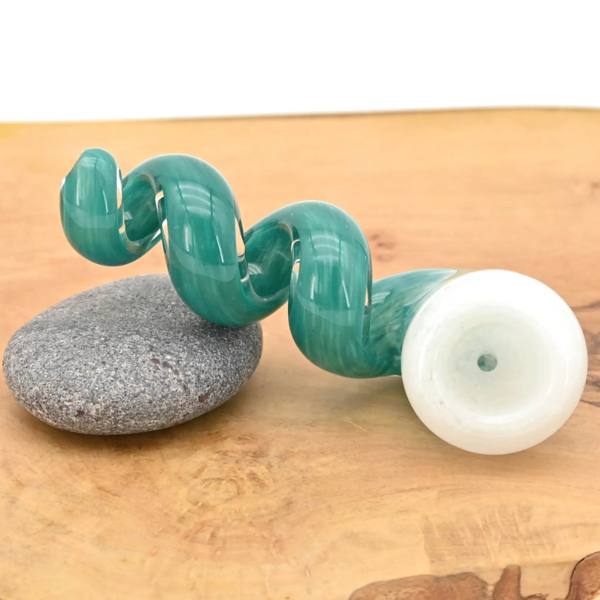 Human-Grade-Glaspfeife-Spirale-Glaspipe-weiss-tuerkis-Pfeife-Geschenk-kaufen-Headshop-mit-guenstigen-Preisen-Johnnys-Headshop