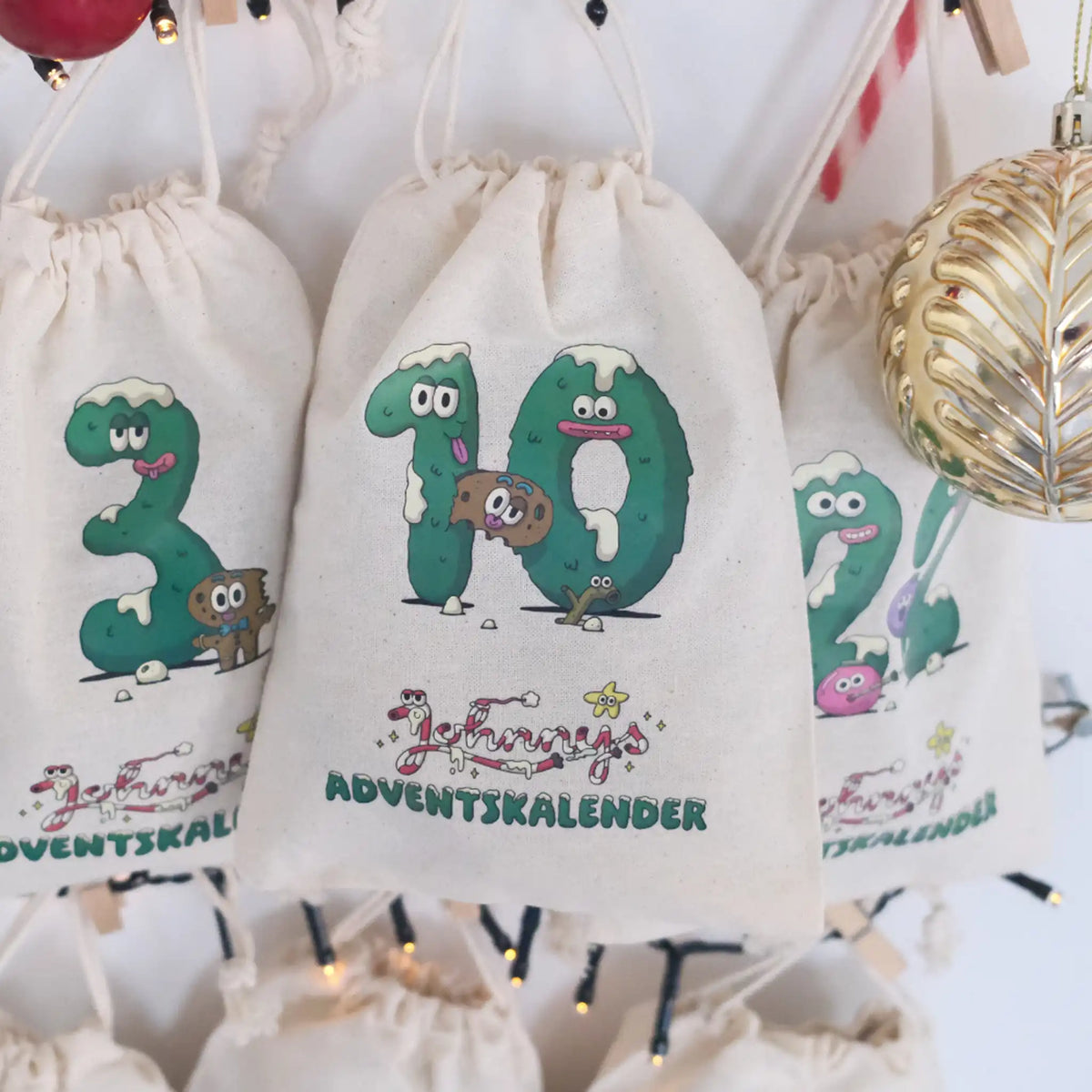 Johnnys-Premium-Adventskalender-Adventskalender-fuer-Kiffer-Saeckchen-10-Christbaumkugel-gold-Vertrauenswuerdiger-Headshop-Johnnys-Headshop