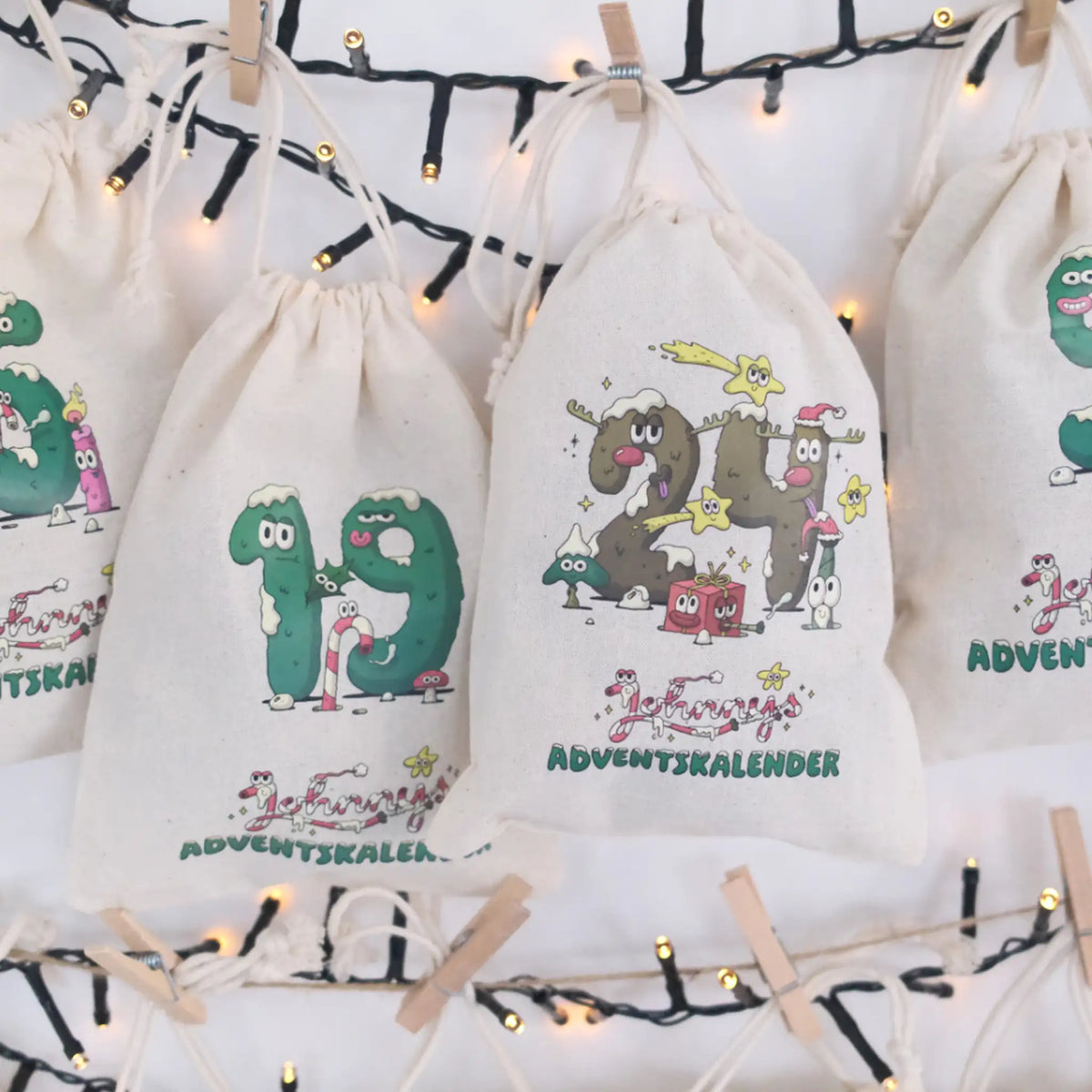Johnnys-Premium-Adventskalender-Stoner-Adventskalender-Saeckchen-an-Lichterkette-Klammern-Dein-Headshop-fuer-Gras-Zubehoer-Johnnys-Headshop