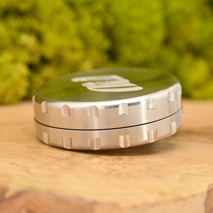NV-Edelstahl-Grinder-V2-2-teilig-63mm-NV-Grinder-Edelstahl-Grinder-rostfrei-Magnet-Headshop-mit-besten-preisen-Johnnys-Headshop