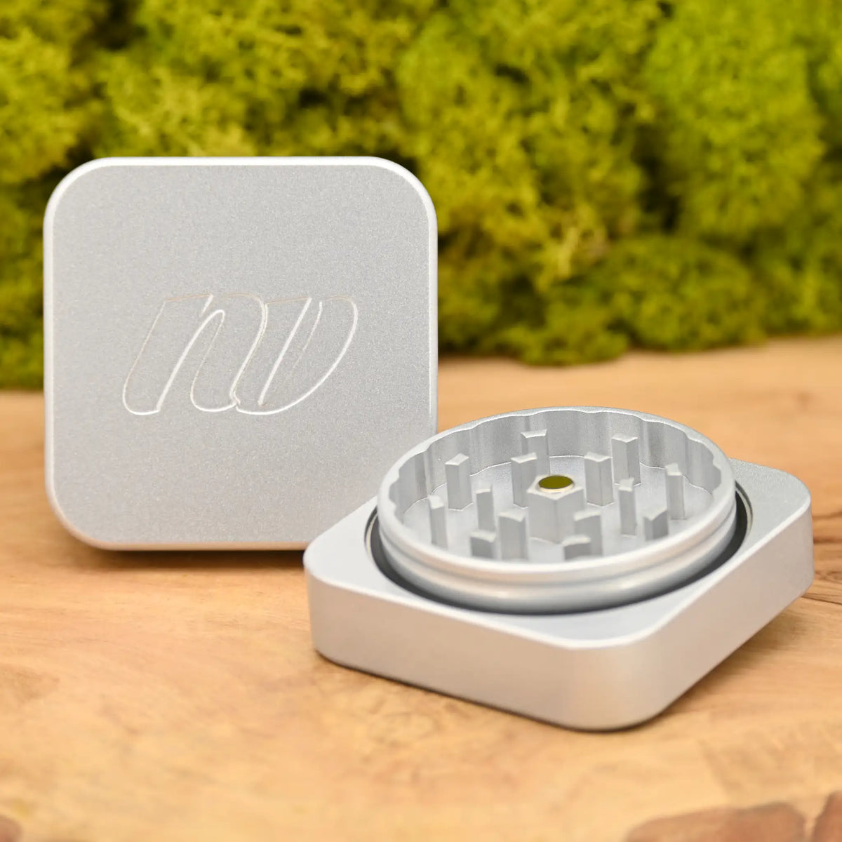 NV-Keramik-Grinder-V2-Quadratisch-2-teilig-Silber-55mm-Keramik-Grinder-Silber-2-teilig-antihaft-Headshop-Zubehoer-Top-Qualitaet-Johnnys-Headshop