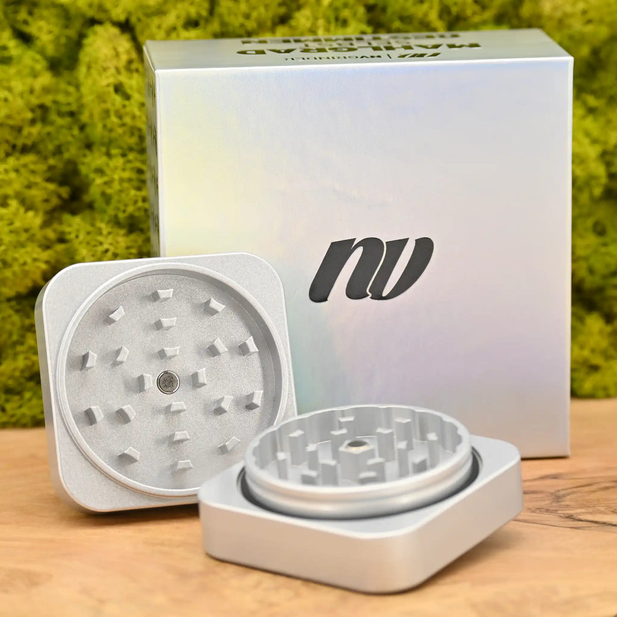 NV-Keramik-Grinder-V2-Quadratisch-2-teilig-Silber-55mm-Grinder-2-teilig-Keramik-Weed-Grinder-Dein-Headshop-fuer-Gras-Zubehoer-Johnnys-Headshop