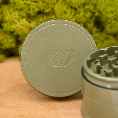 NV-Keramik-Grinder-V4-4-teilig-Navy-Gruen-63mm-Magnet-Grinder-Keramikversiegelung-Kief-Online-Headshop-guenstig-kaufen-Johnnys-Headshop
