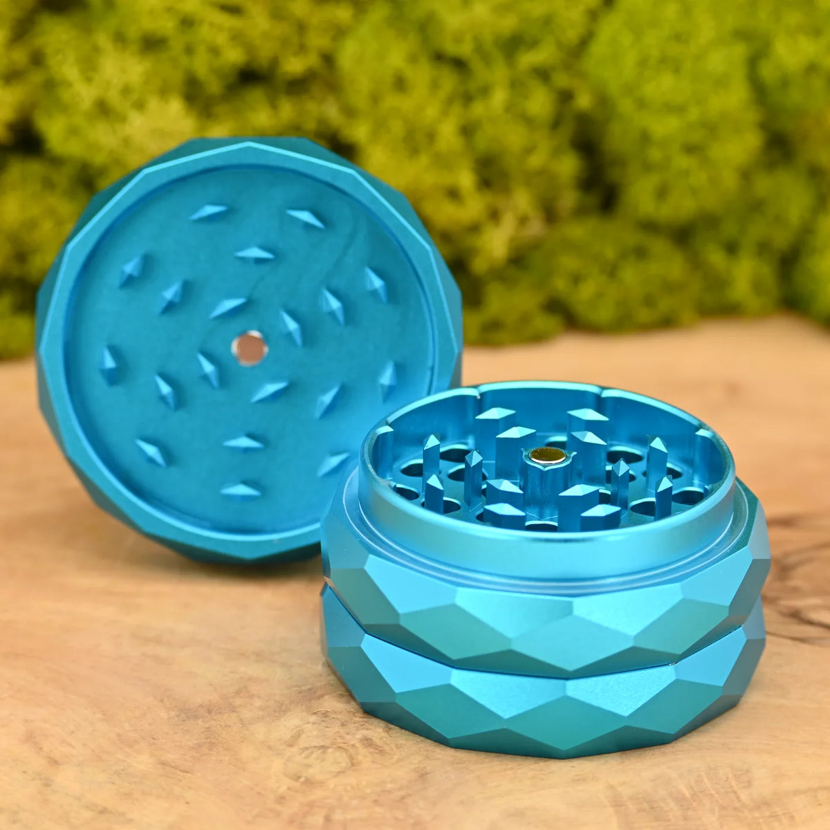 NV-Magnetic-Pyramid-Grinder-4-teilig-Sky-Blue-63mm-Alu-Grinder-Aluminium-Pollen-Kraeutermuehle-Headshop-mit-besten-preisen-Johnnys-Headshop