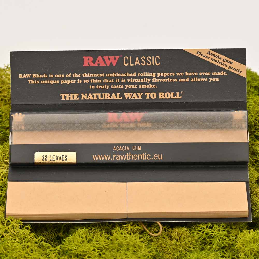 RAW Black Connoisseur Kingsize Slim Papers + Tips