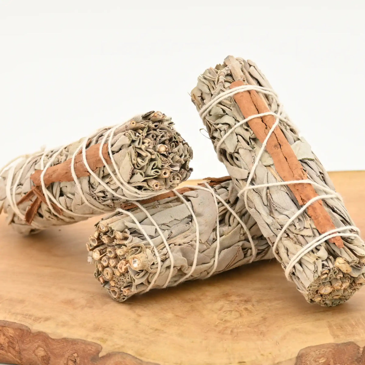 weisser_salbei_zimt_25g_naturprodukt_warm_suess_raeucherbuendel_smudge_stick_raeucherwerk_guenstig_headshop_Johnnys_Headshop
