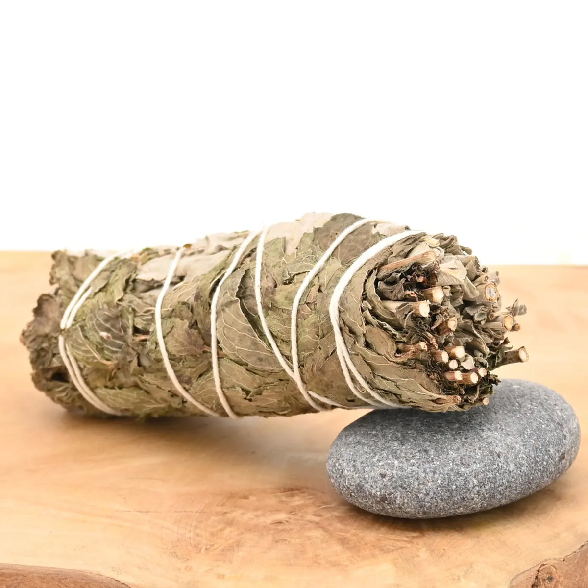 Raeucherbuendel-Weisser-Salbei-Minze-25g-White-Sage-Mint-Salbei-raeuchern-Raeucherwerk-Online-Headshop-guenstig-kaufen-Johnnys-Headshop