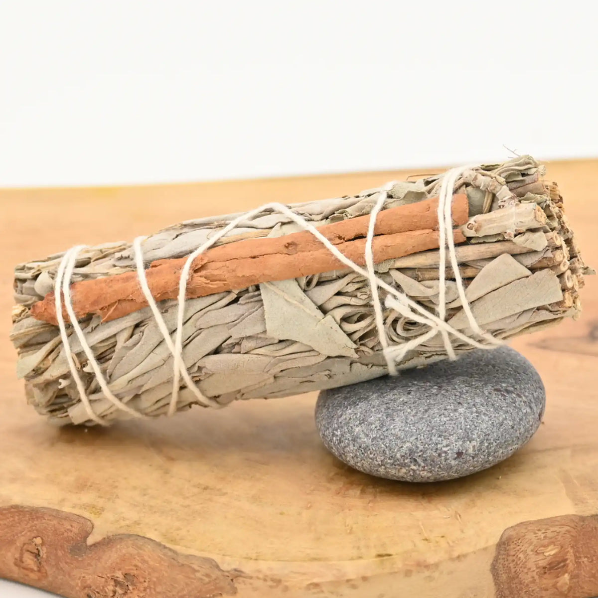 weisser_salbei_zimt_25g_zimtstange_raeucherbuendel_smudge_stick_raeucherwerk_kaufen_headshop_Johnnys_Headshop