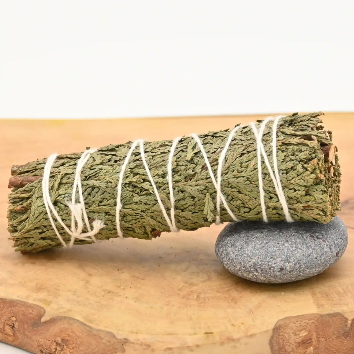 zeder_20_25g_zedernzweige_holzig_raeucherbuendel_smudge_stick_raeucherwerk_kaufen_headshop_Johnnys_Headshop