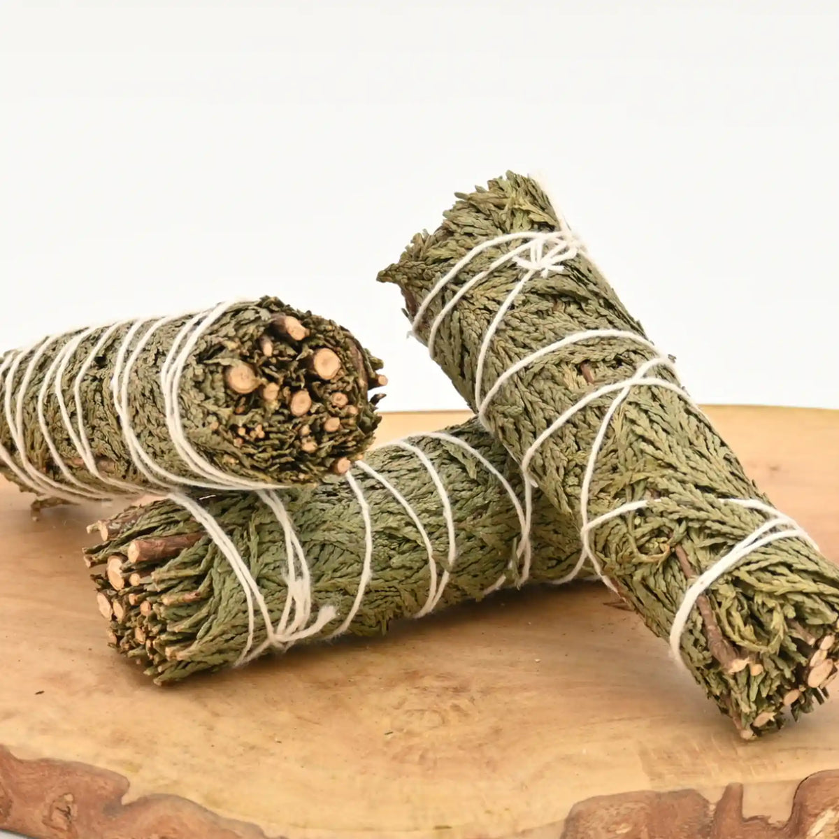 zeder_20_25g_hausreinigung_ritual_raeucherbuendel_smudge_stick_raeucherwerk_guenstig_headshop_Johnnys_Headshop