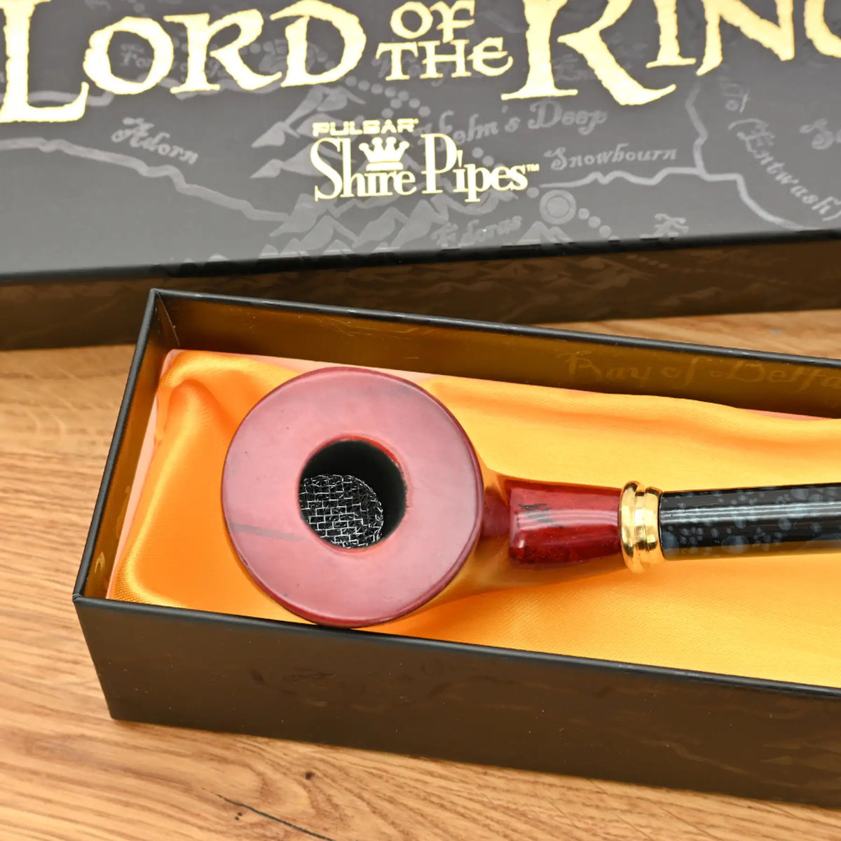 Shire-Pipes-Herr-der-Ringe-Pfeife-Rohan-geschnitzt-Sammlerstueck-Holz-Top-Headshop-fuer-Cannabis-Zubehoer-Johnnys-Headshop