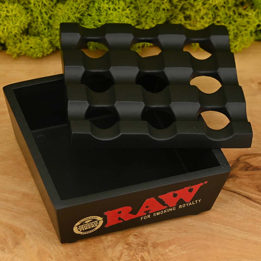 RAW Regal Aschenbecher aus Metall in schwarz